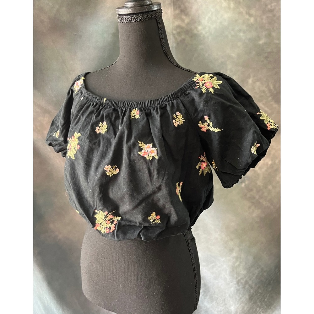 American Eagle Black Floral Embroidered Off Shoulder Crop Top Blouse Size Small - Picture 4 of 8